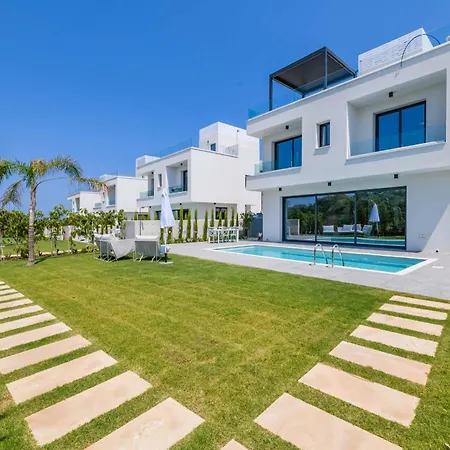 By The - Blue Topaz Villa