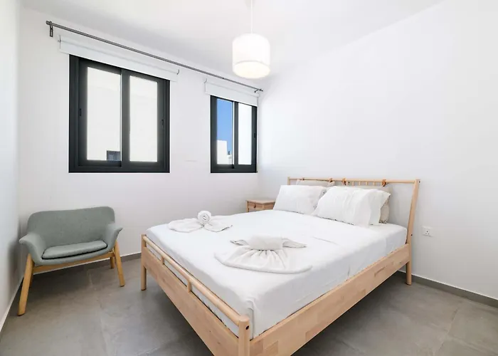 By The - Blue Topaz פרוטאראס